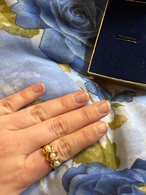 1973 Avon Vintage Gold Pearl Trio Victorian Triple Twist Ring Signed